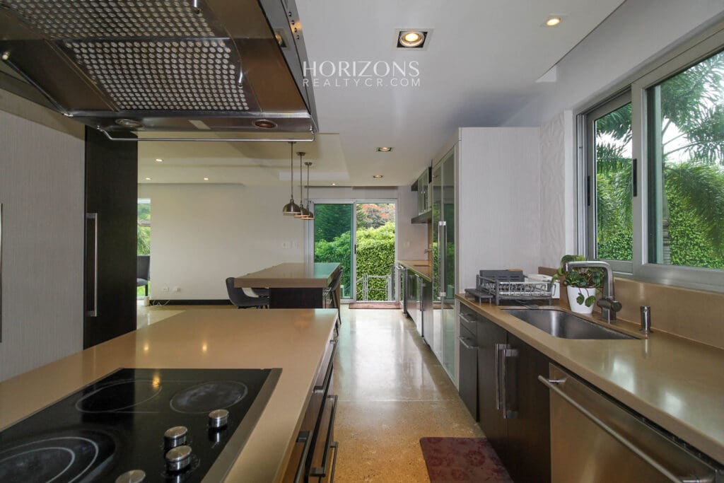 Casa Contemporánea en Eco Residencial Villa Real Elegancia y Lujo en Armonía con la Naturaleza nja1173