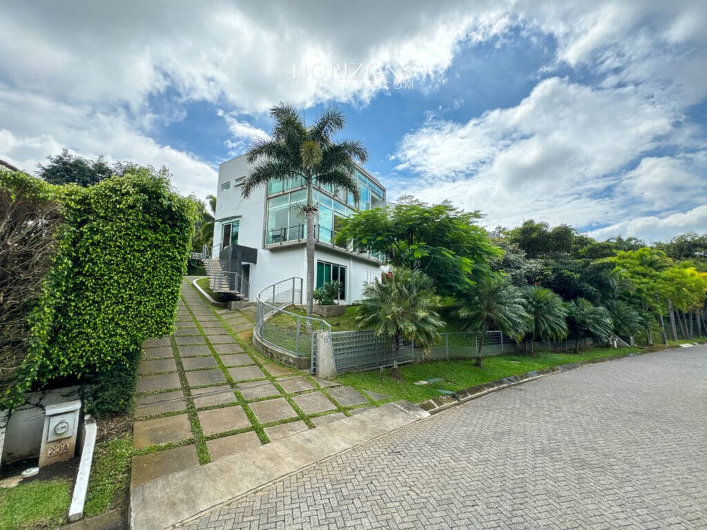 Casa Contemporánea en Eco Residencial Villa Real Elegancia y Lujo en Armonía con la Naturaleza nja1173