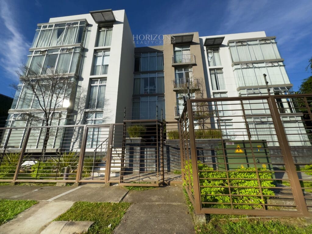 SE ALQUILA APARTAMENTO AMPLIO CONTEMPORÁNEO A 1.7KM DE ROTONDA BANDERAS Y UCR NJA1178