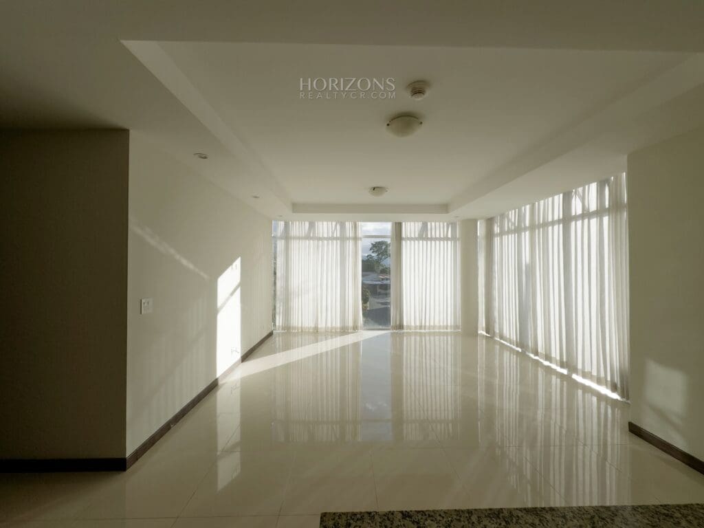 Se Alquila Apartamento Amplio Contemporáneo A 1.7Km De Rotonda Banderas Y Ucr Nja1178