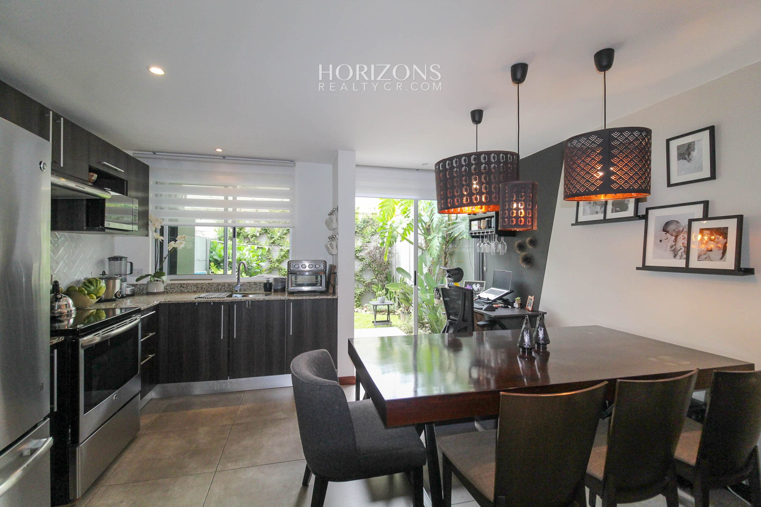 Se Vende Casa Con Patio en condominio Brisas del Bosque En San Diego Tres Rios nja1174