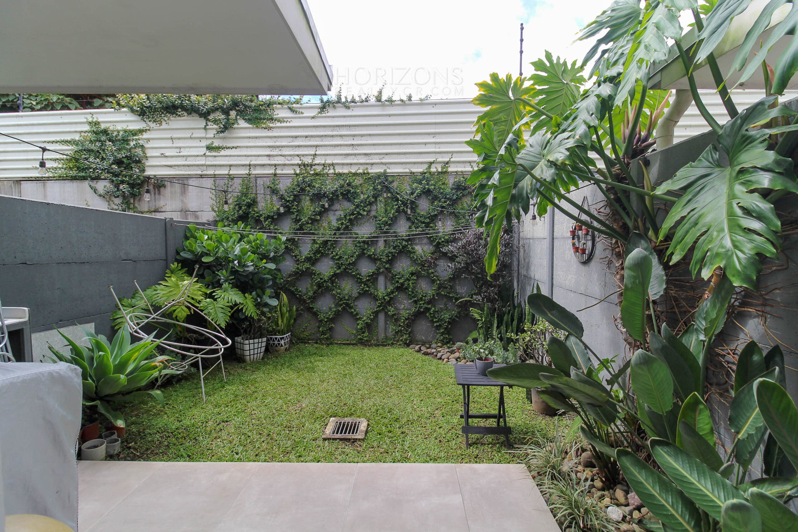 Se Vende Casa Con Patio en condominio Brisas del Bosque En San Diego Tres Rios nja1174