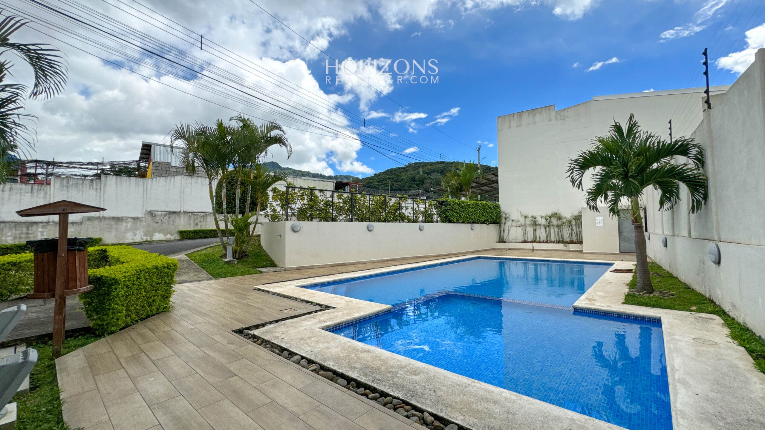 Se Vende Casa Con Patio en condominio Brisas del Bosque En San Diego Tres Rios nja1174