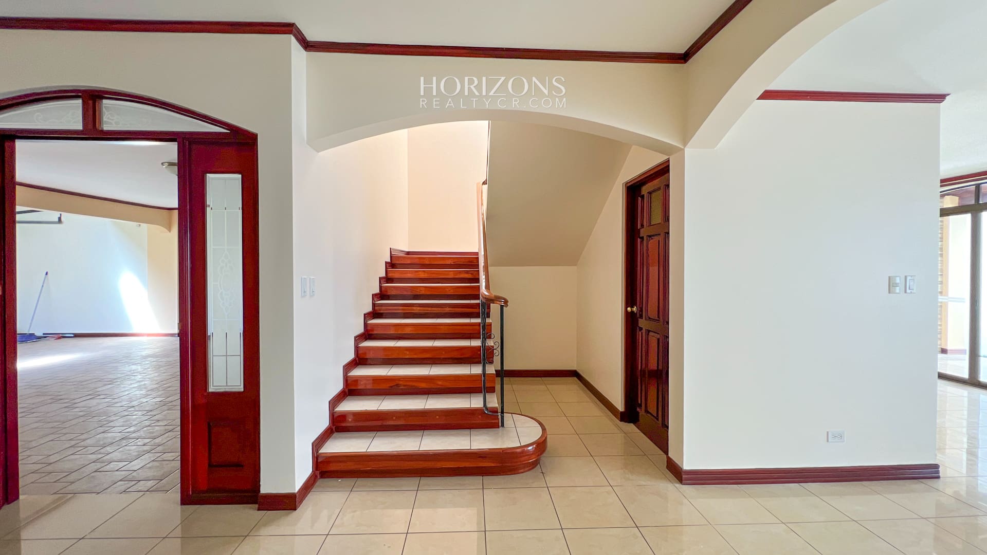 Se Vende Casa Independiente en San Pedro 5 Habitaciones Patio nja1010