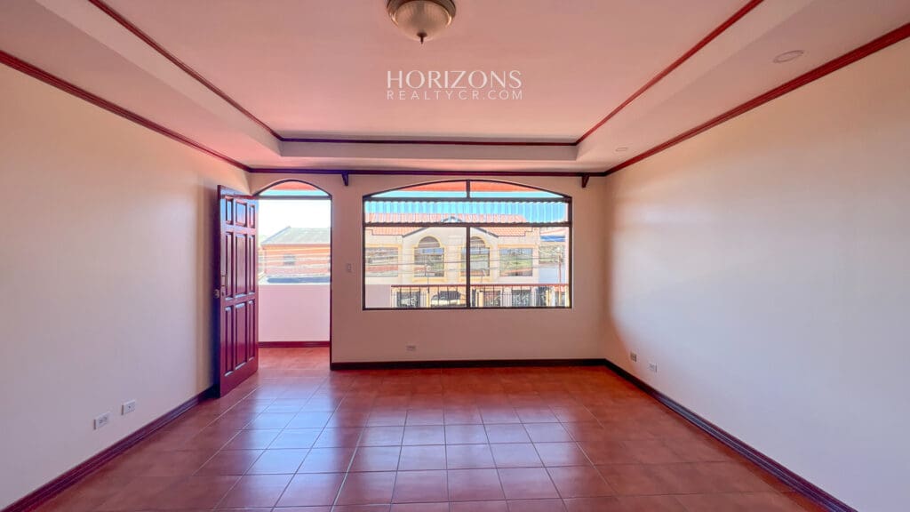 Se Vende Casa Independiente en San Pedro 5 Habitaciones Patio nja1010
