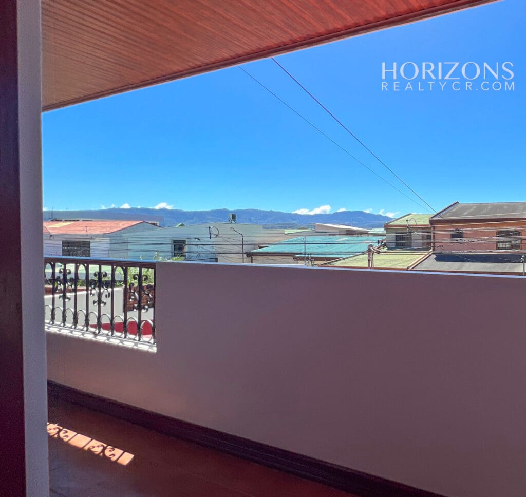 Se Vende Casa Independiente en San Pedro 5 Habitaciones Patio nja1010