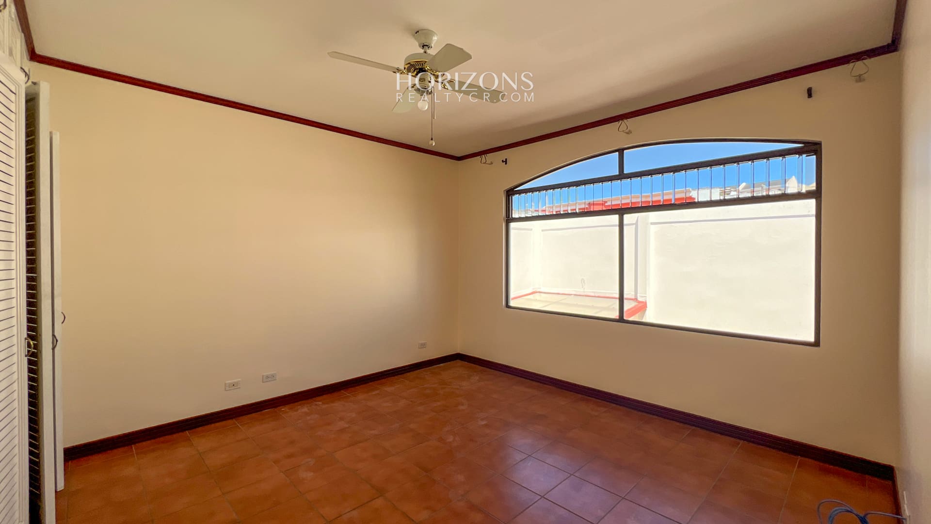 Se Vende Casa Independiente en San Pedro 5 Habitaciones Patio nja1010