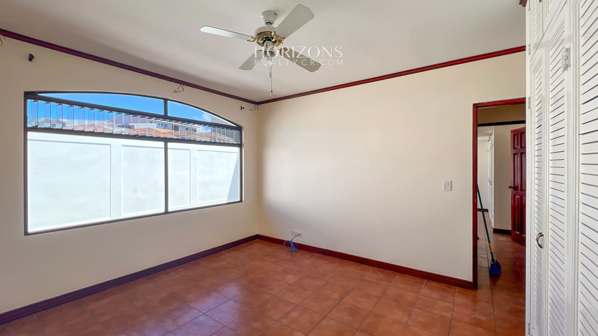 Se Vende Casa Independiente en San Pedro 5 Habitaciones Patio nja1010