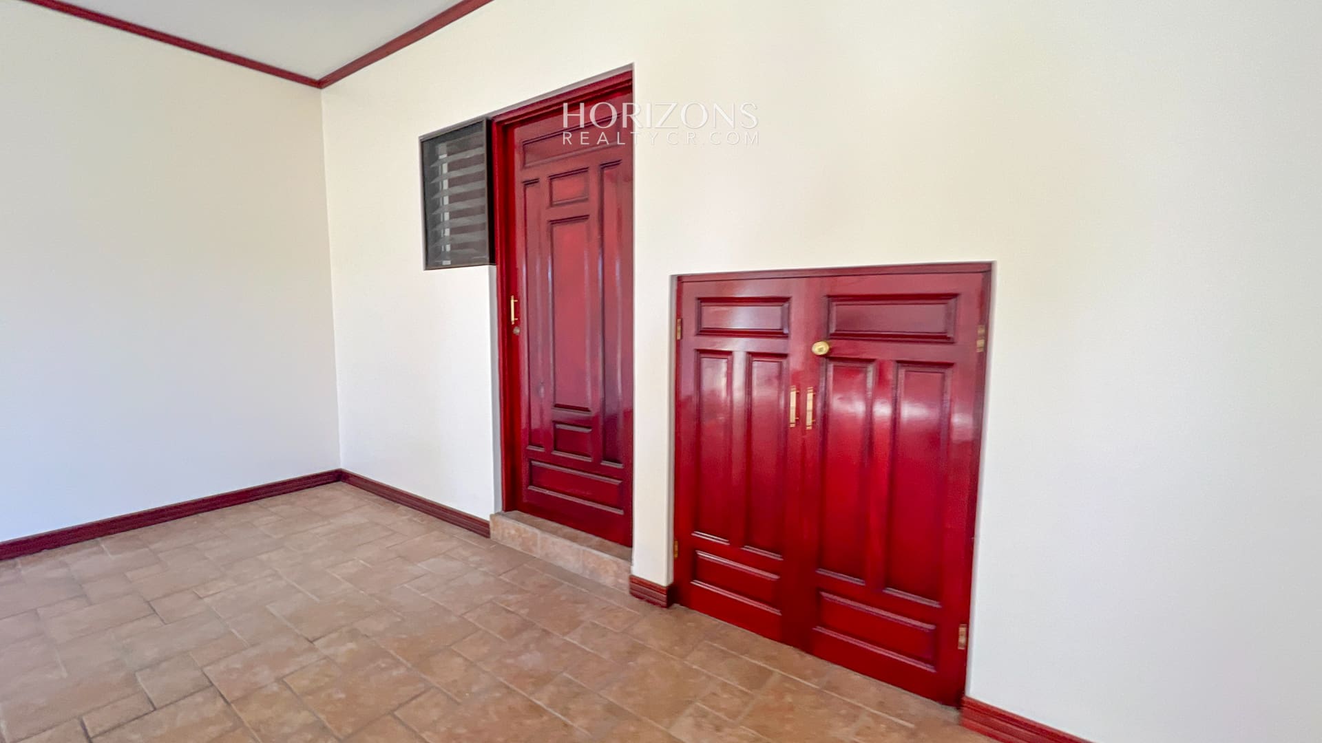 Se Vende Casa Independiente en San Pedro 5 Habitaciones Patio nja1010