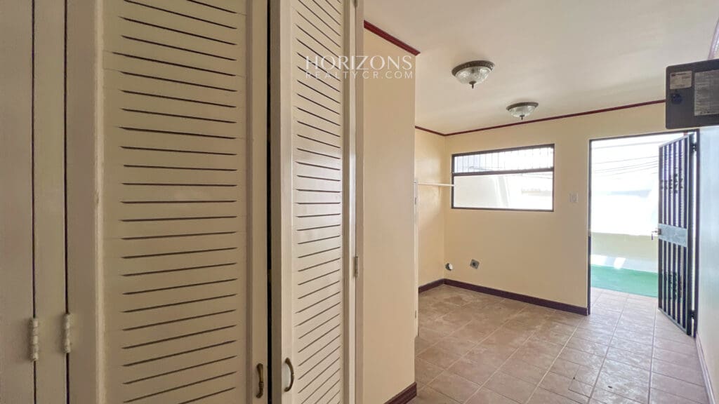 Se Vende Casa Independiente en San Pedro 5 Habitaciones Patio nja1010