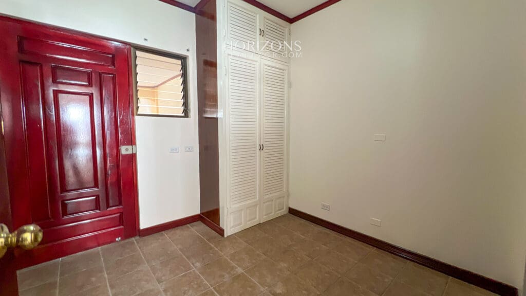 Se Vende Casa Independiente en San Pedro 5 Habitaciones Patio nja1010