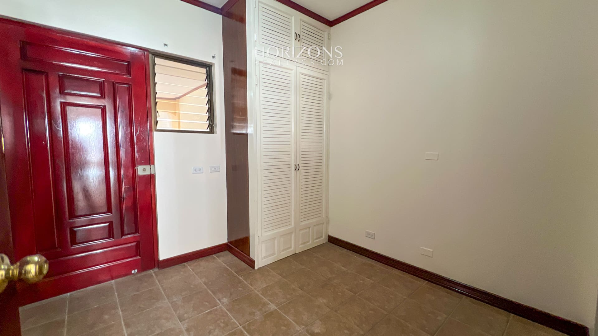 Se Vende Casa Independiente en San Pedro 5 Habitaciones Patio nja1010