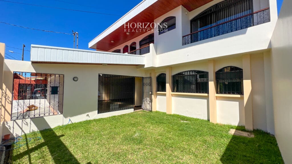 Se Vende Casa Independiente En San Pedro 5 Habitaciones Patio Nja1010