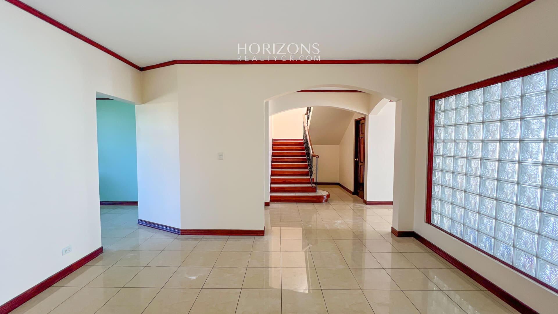 Se Vende Casa Independiente en San Pedro 5 Habitaciones Patio nja1010