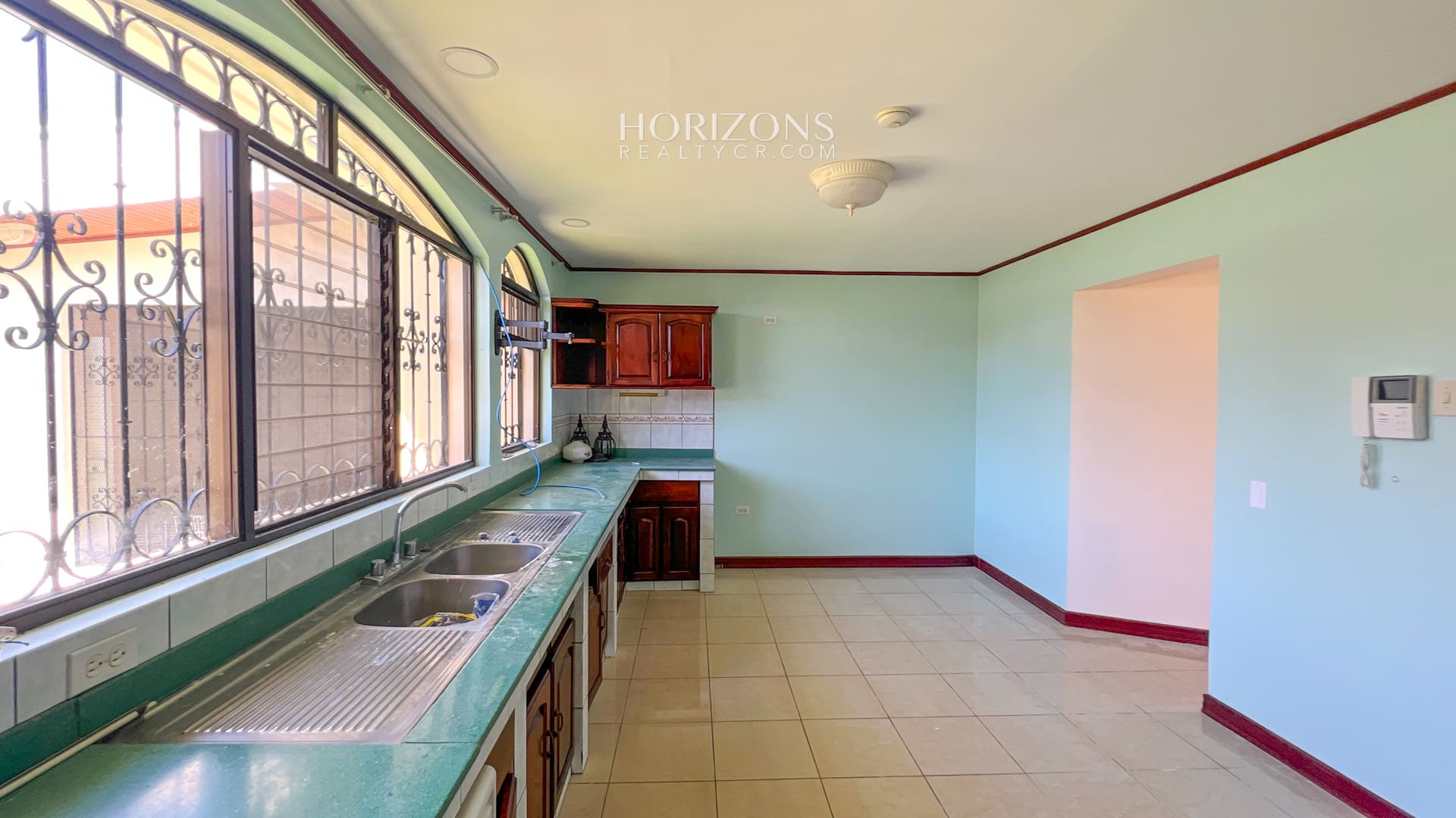 Se Vende Casa Independiente en San Pedro 5 Habitaciones Patio nja1010