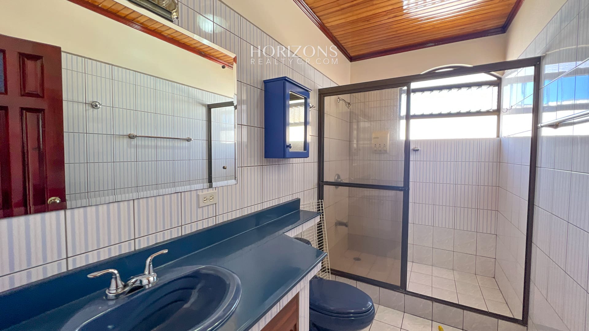 Se Vende Casa Independiente en San Pedro 5 Habitaciones Patio nja1010