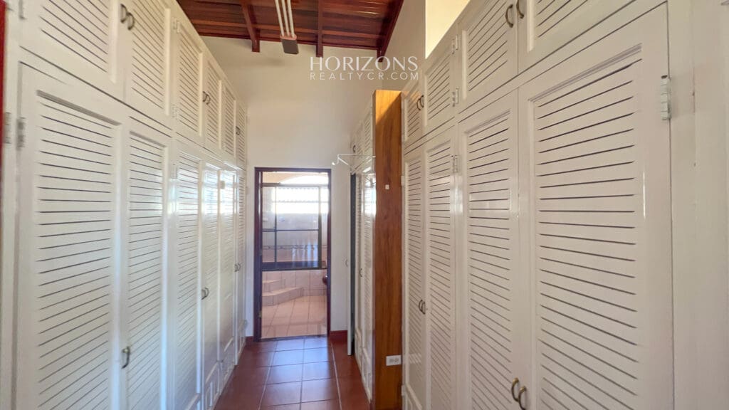 Se Vende Casa Independiente en San Pedro 5 Habitaciones Patio nja1010