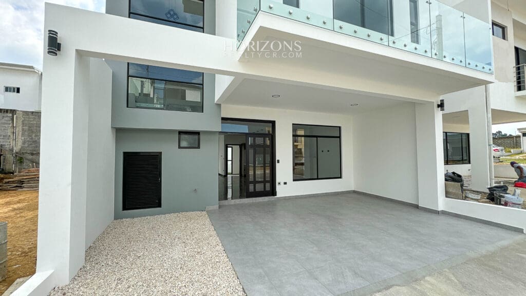 Estrene Moderna Casa en Venta Con 3 Habitaciones Amplias en Condominio Distrito San Juan nja1179