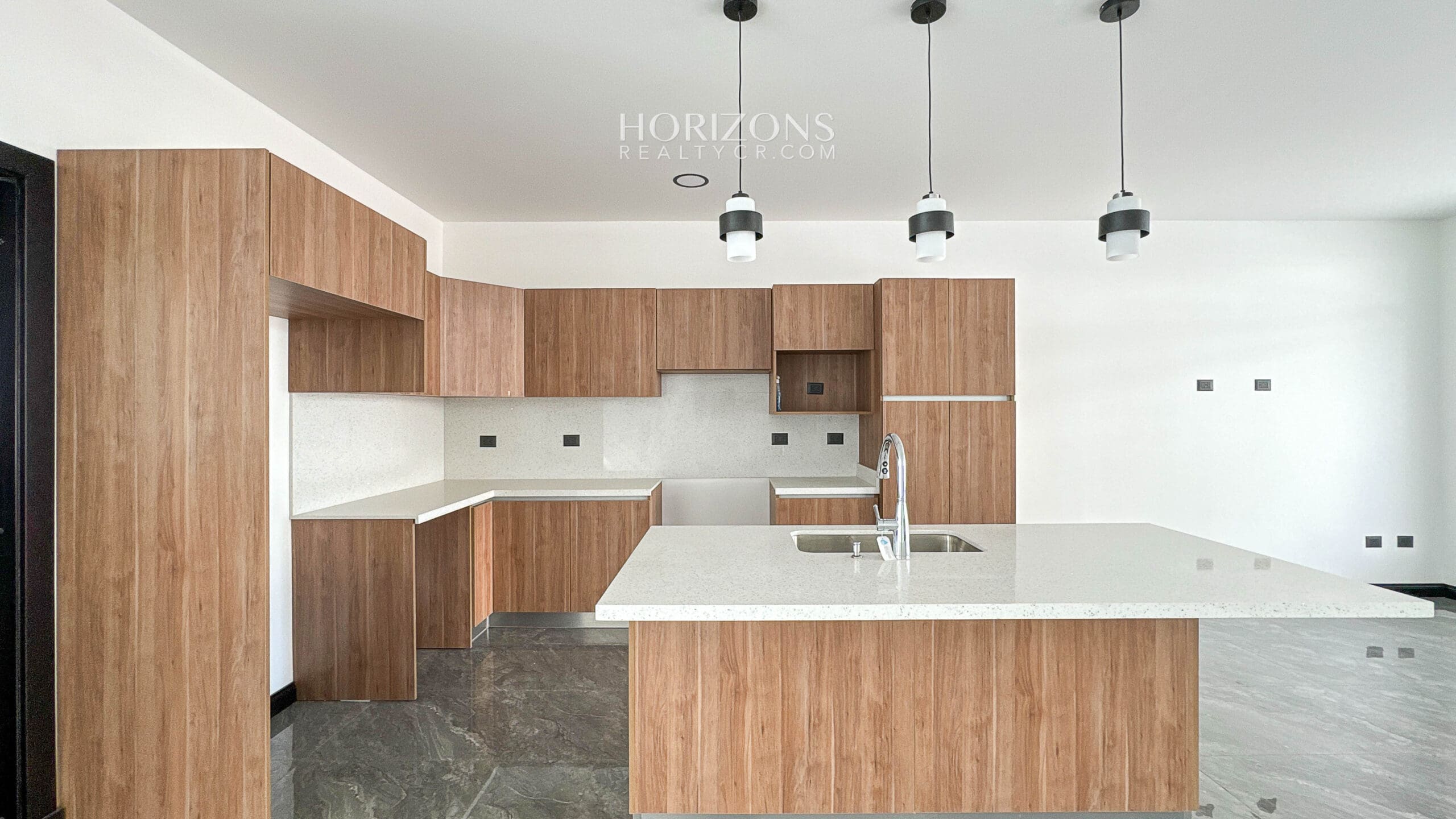 Estrene Moderna Casa en Venta Con 3 Habitaciones Amplias en Condominio Distrito San Juan nja1179
