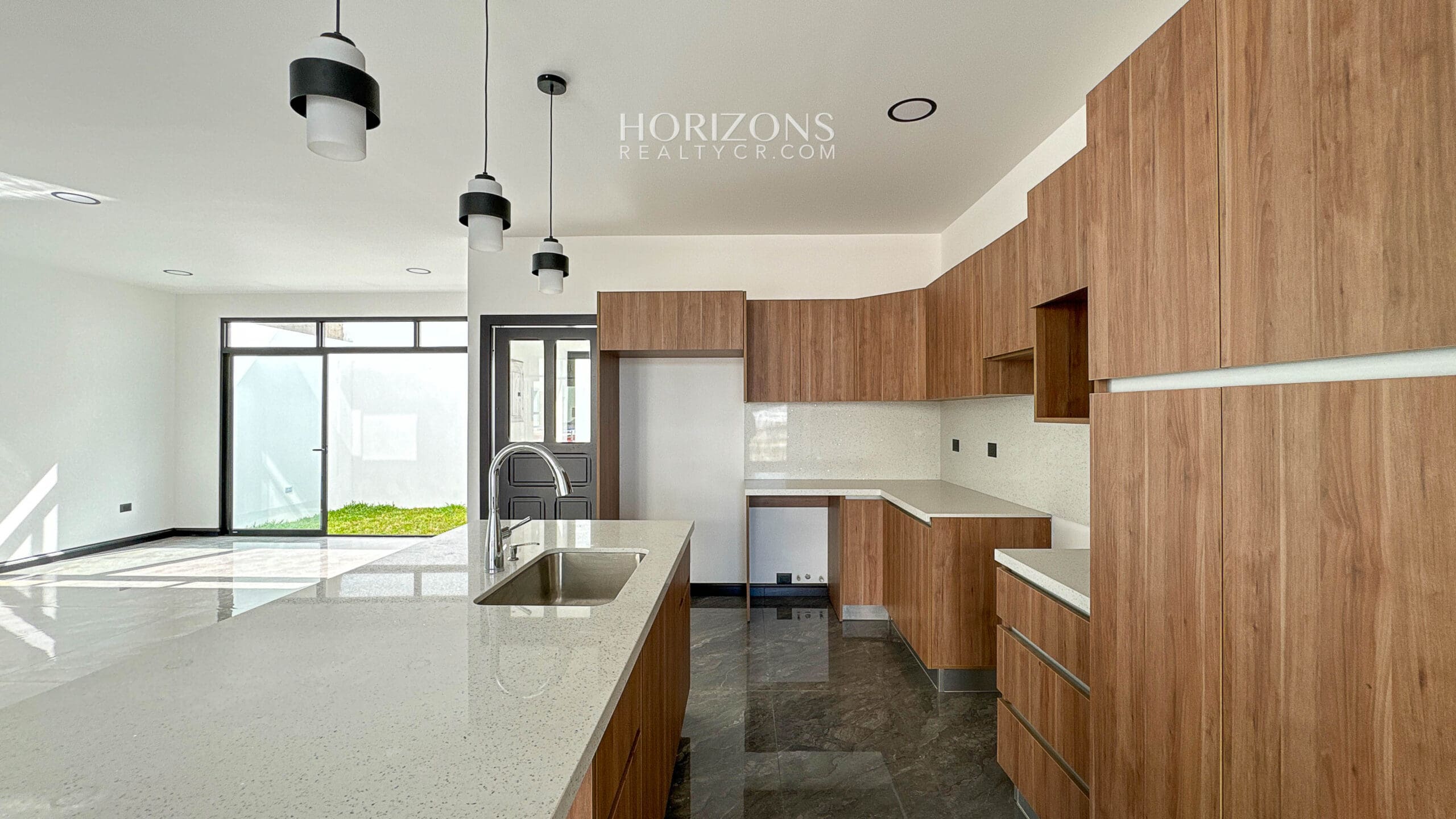 Estrene Moderna Casa en Venta Con 3 Habitaciones Amplias en Condominio Distrito San Juan nja1179