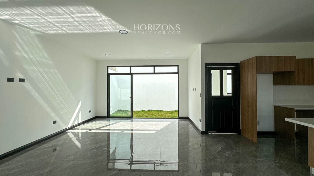 Estrene Moderna Casa en Venta Con 3 Habitaciones Amplias en Condominio Distrito San Juan nja1179