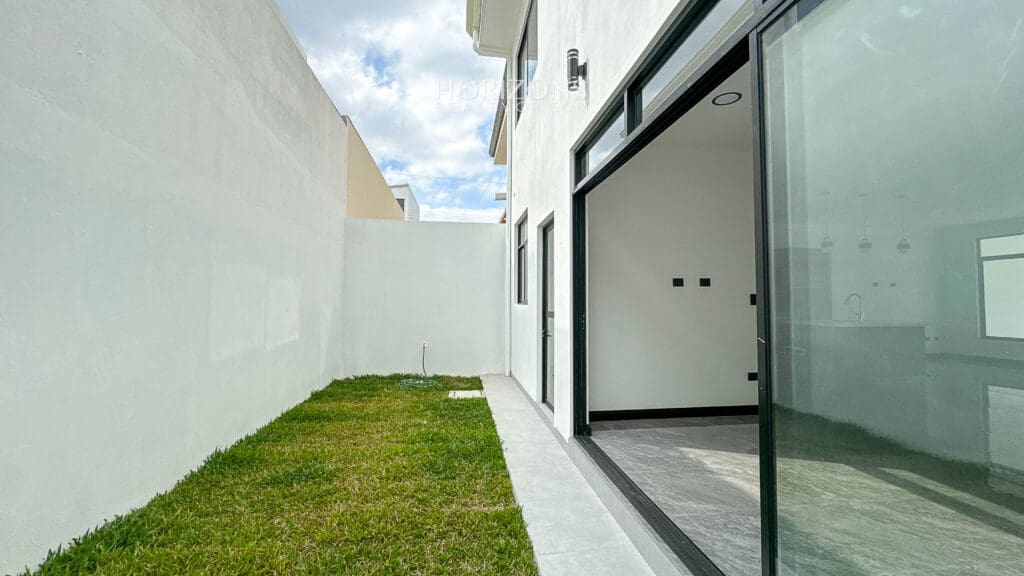 Estrene Moderna Casa en Venta Con 3 Habitaciones Amplias en Condominio Distrito San Juan nja1179