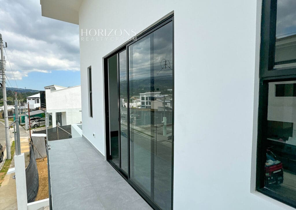 Estrene Moderna Casa en Venta Con 3 Habitaciones Amplias en Condominio Distrito San Juan nja1179