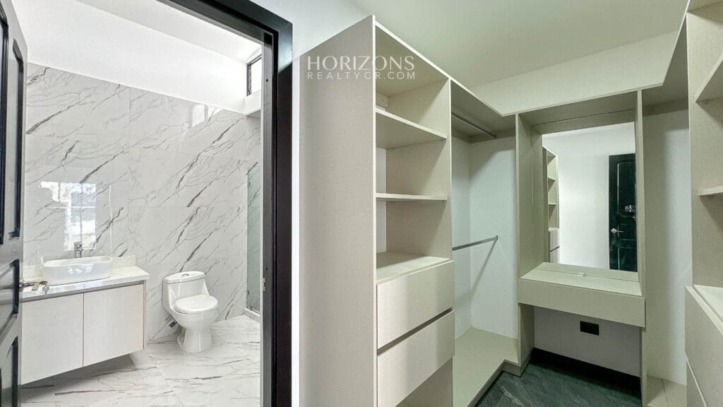 Estrene Moderna Casa en Venta Con 3 Habitaciones Amplias en Condominio Distrito San Juan nja1179