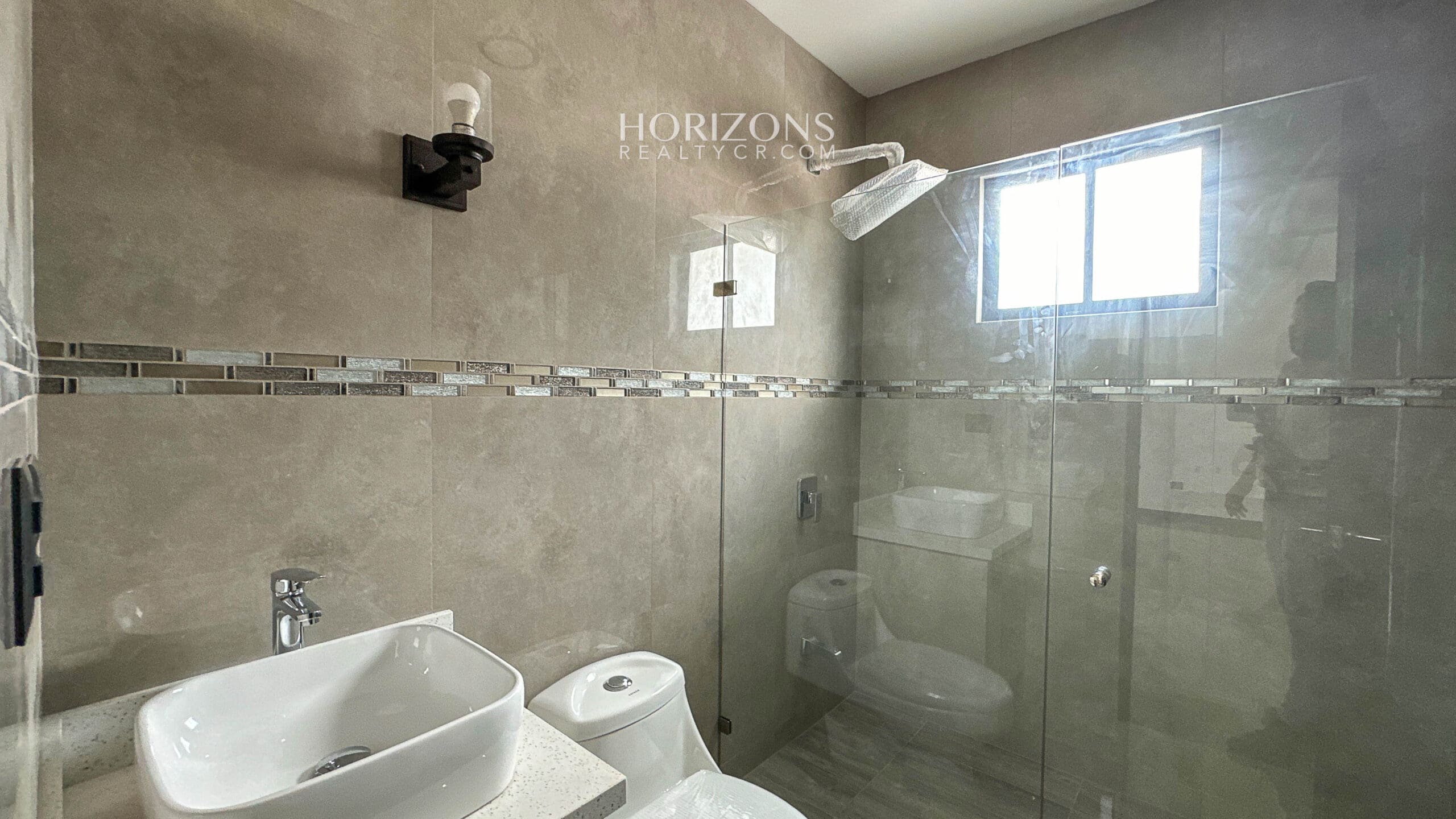 Estrene Moderna Casa en Venta Con 3 Habitaciones Amplias en Condominio Distrito San Juan nja1179