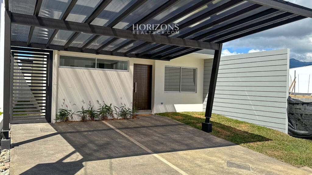 Casa Nueva con 4 Habitaciones 1 En Primer Nivel Condominio Distrito San Juan nja1180