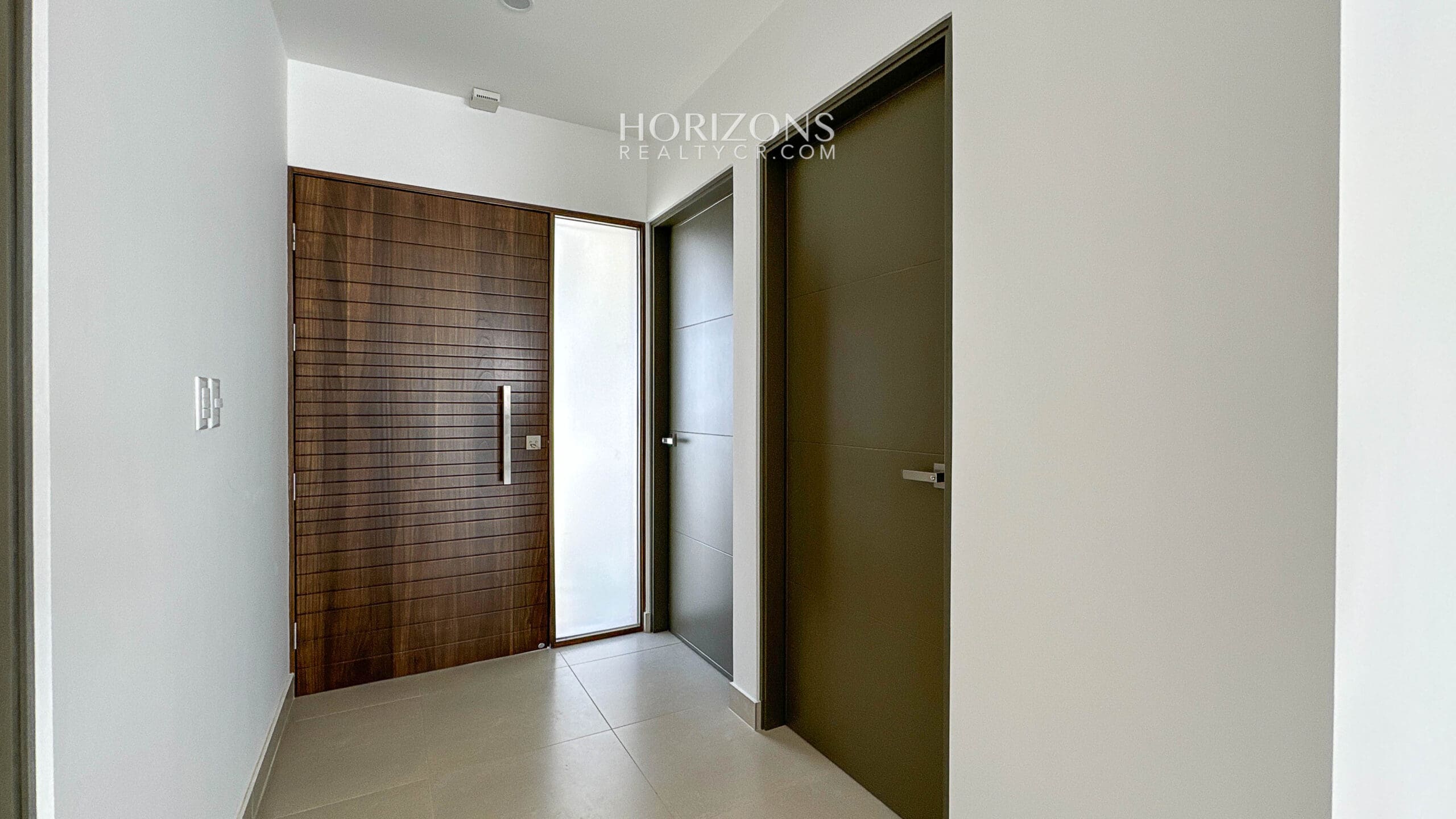 Casa Nueva con 4 Habitaciones 1 En Primer Nivel Condominio Distrito San Juan nja1180