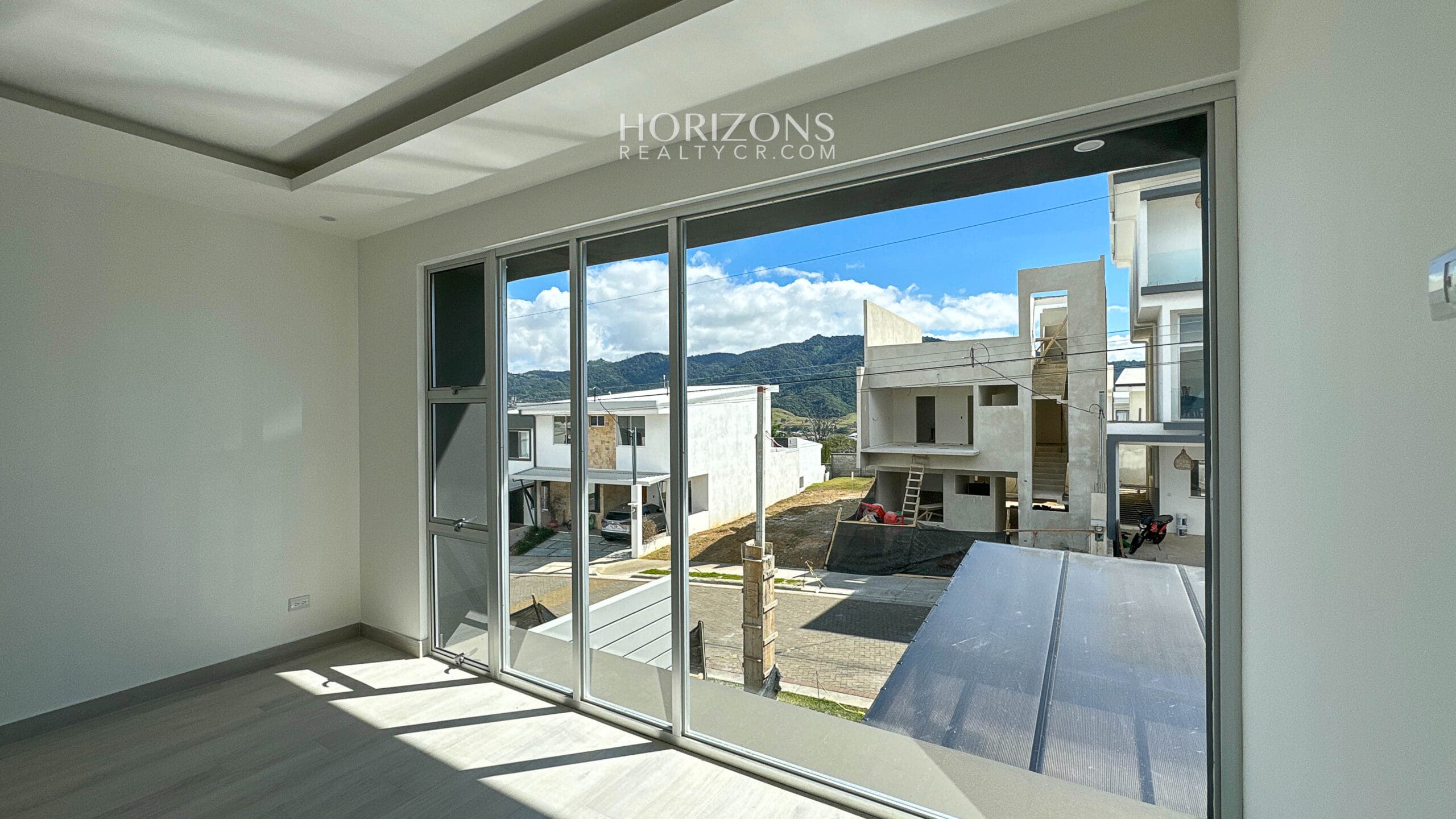 Casa Nueva con 4 Habitaciones 1 En Primer Nivel Condominio Distrito San Juan nja1180