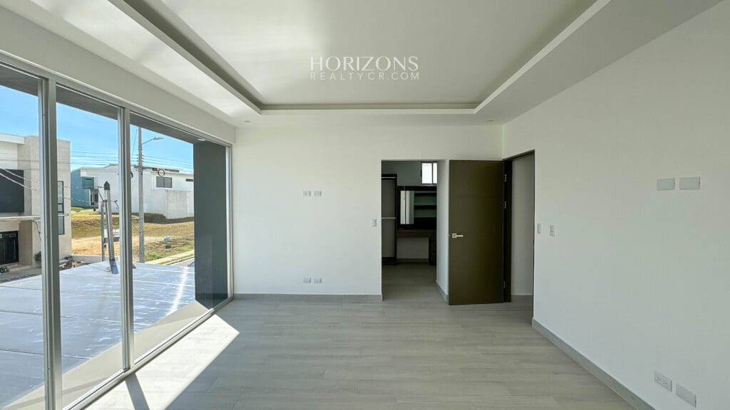 Casa Nueva con 4 Habitaciones 1 En Primer Nivel Condominio Distrito San Juan nja1180
