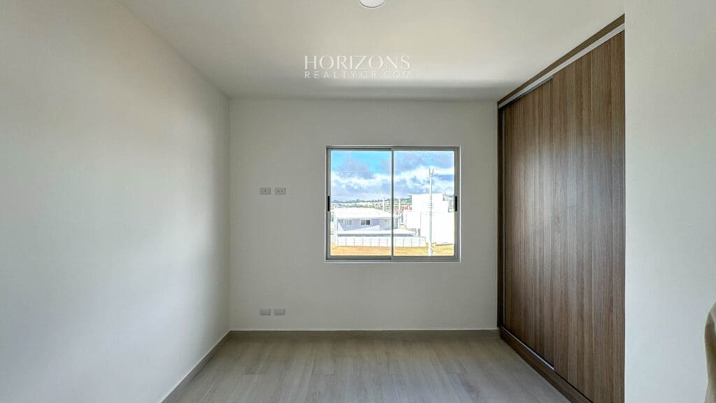 Casa Nueva con 4 Habitaciones 1 En Primer Nivel Condominio Distrito San Juan nja1180