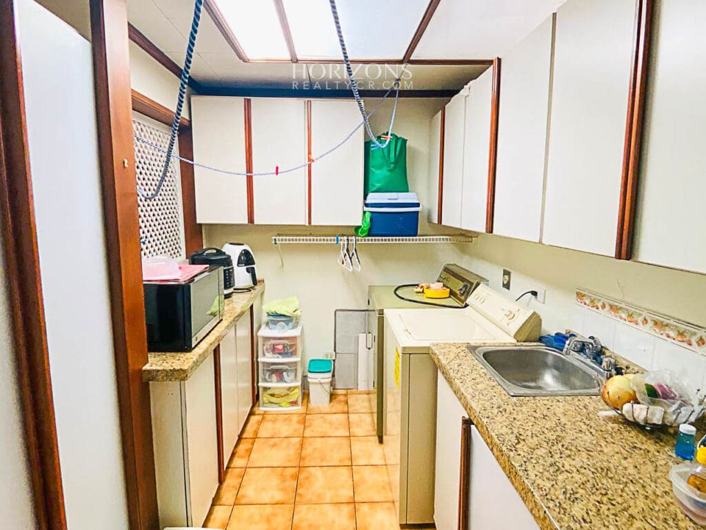 Casa en Condomio Kandor en Venta o Alquiler en la Uruca 2 Habitaciones Amplias nja1185
