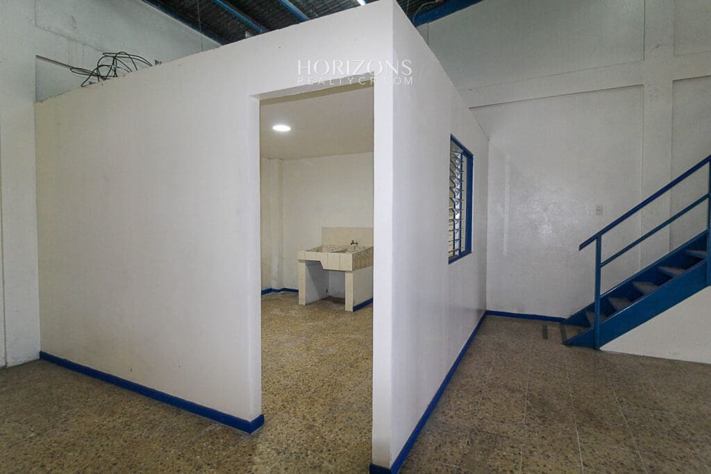 Se Vende Ofi Bodega En Guadalupe a 2.5km de Rotonda las Banderas hrc24