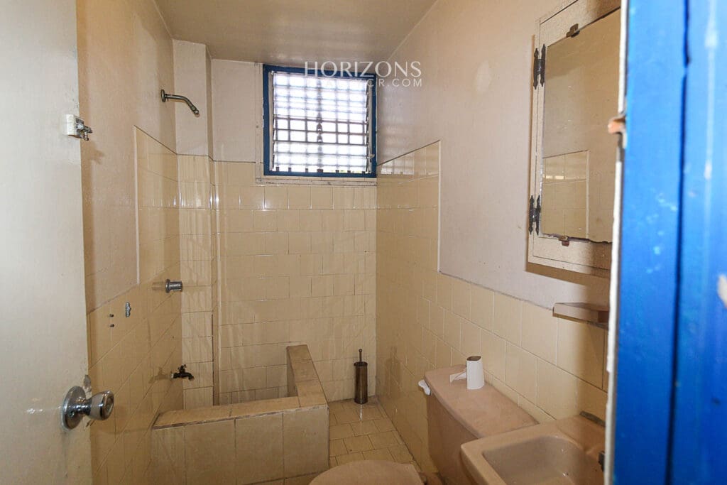 Se Vende Ofi Bodega En Guadalupe a 2.5km de Rotonda las Banderas hrc24
