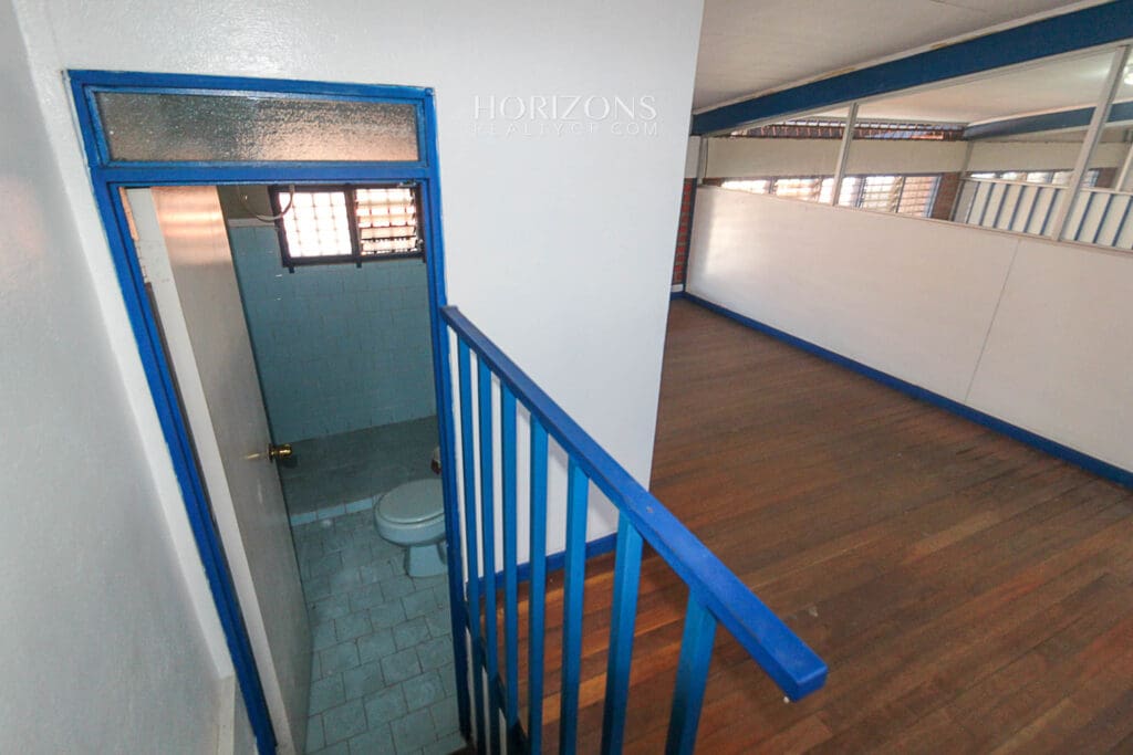 Se Vende Ofi Bodega En Guadalupe a 2.5km de Rotonda las Banderas hrc24