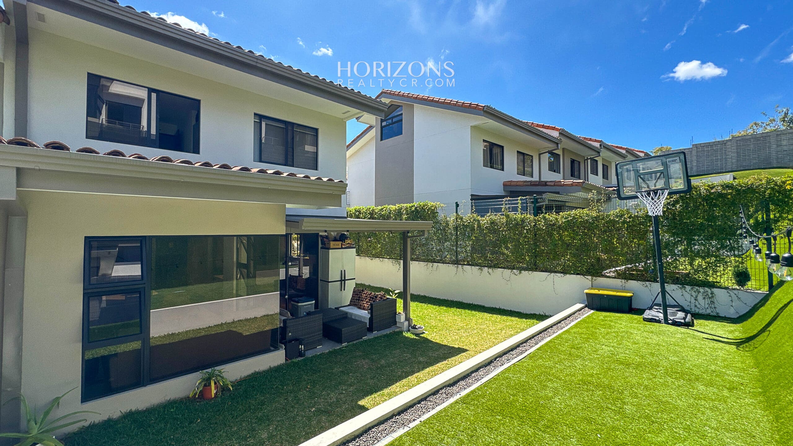 Moderna Casa Familiar en Condominio con Exclusivas Amenidades Condominio la Estefana Sabanilla nja1186