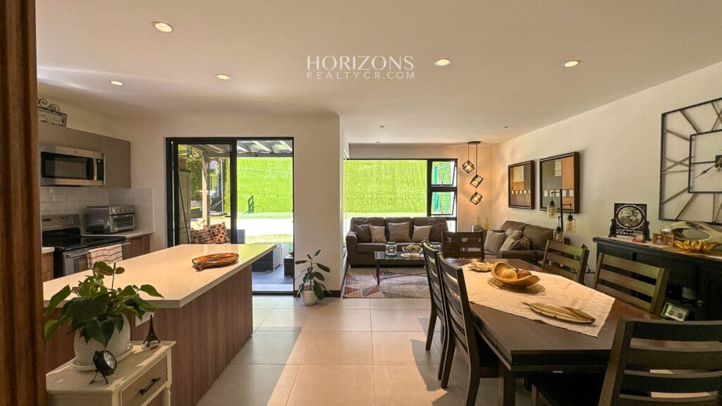 Moderna Casa Familiar en Condominio con Exclusivas Amenidades Condominio la Estefana Sabanilla nja1186