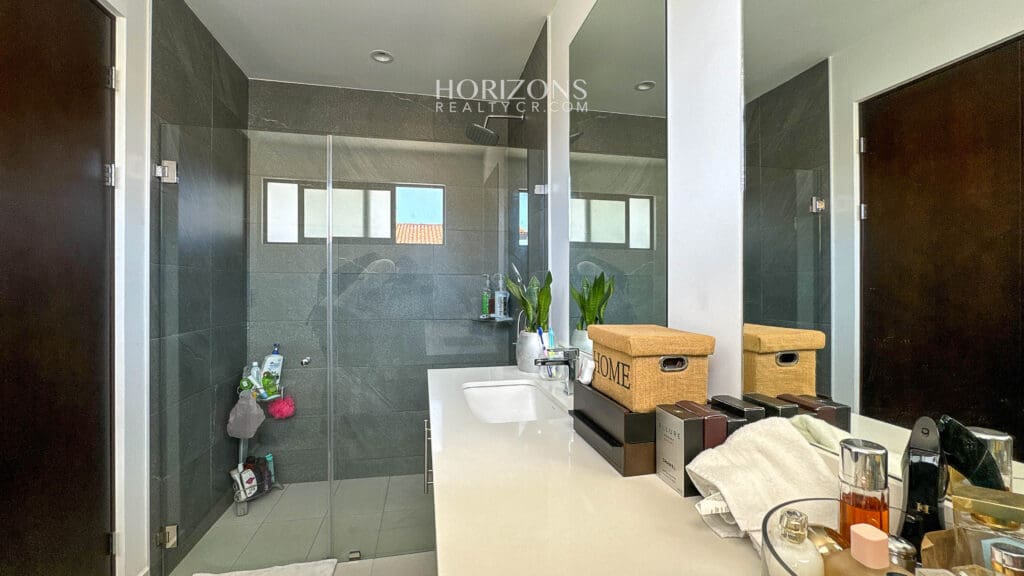 Moderna Casa Familiar en Condominio con Exclusivas Amenidades Condominio la Estefana Sabanilla nja1186