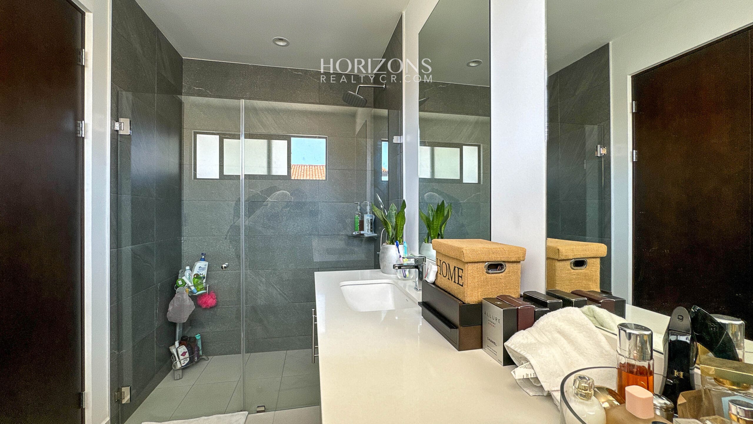 Moderna Casa Familiar en Condominio con Exclusivas Amenidades Condominio la Estefana Sabanilla nja1186