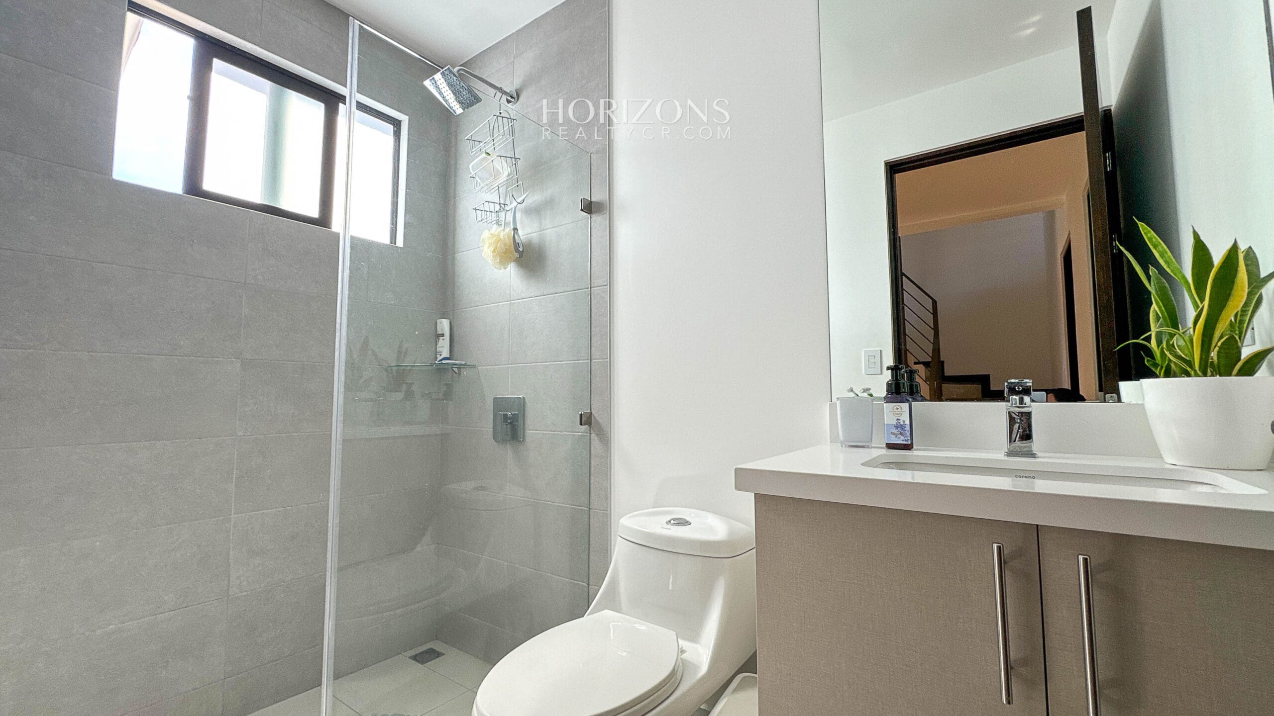 Moderna Casa Familiar en Condominio con Exclusivas Amenidades Condominio la Estefana Sabanilla nja1186