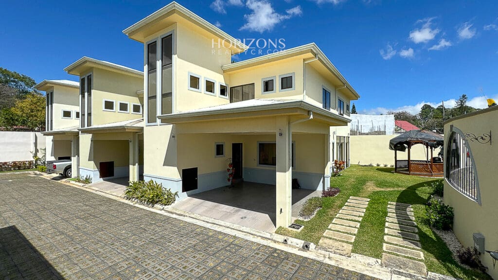 Casa En Residencial Altamonte 3 Habitaciones + Oficina Amplia Area Verde Nja1187