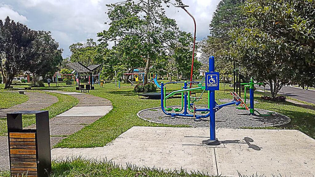 Casa de una Planta en Residencial Altamonte 3 Habitaciones más Oficina y C. Servicio nja1301