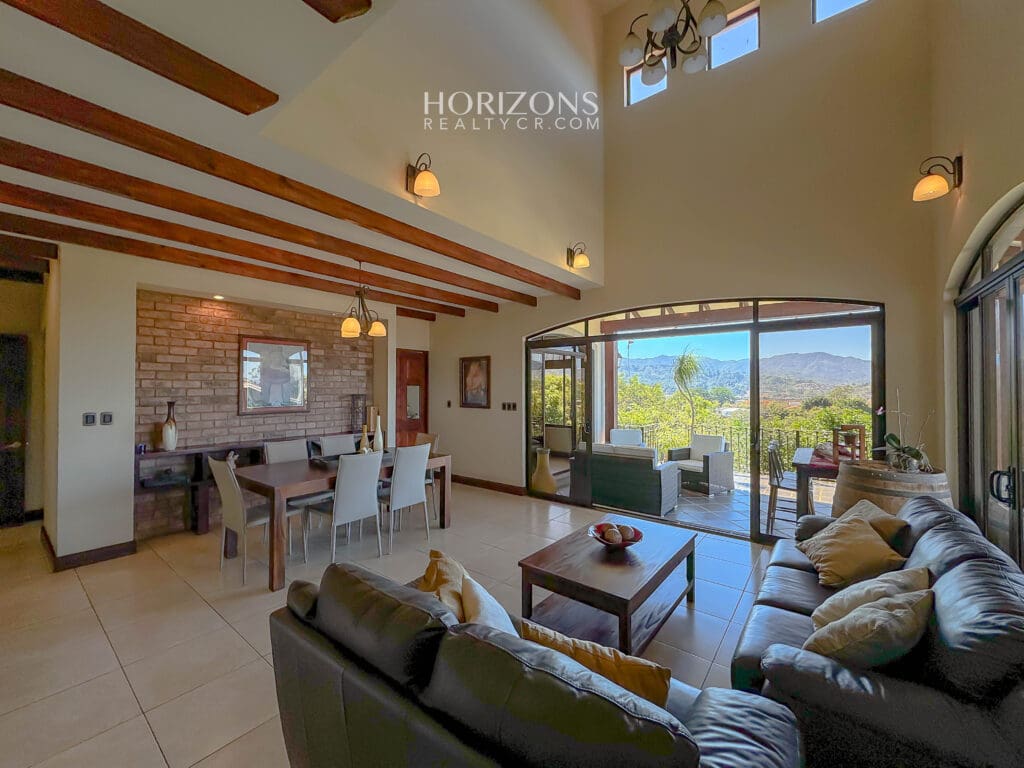 Vistas Panorámicas y Elegancia Casa en Condominio Gregal Curridabat nja1190
