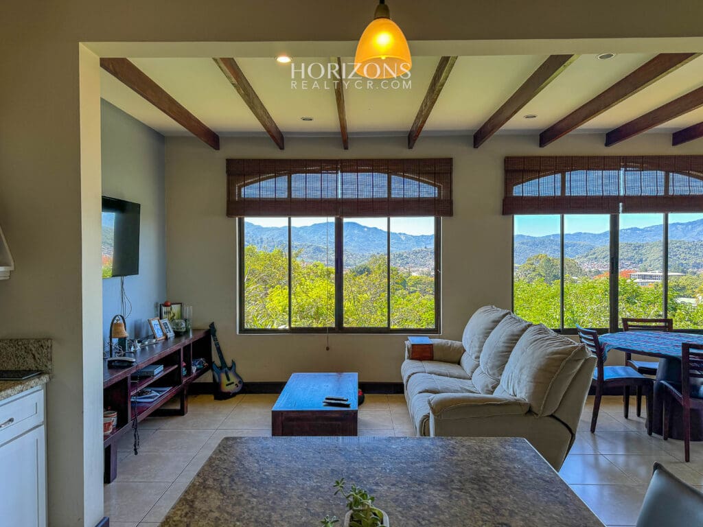 Vistas Panorámicas y Elegancia Casa en Condominio Gregal Curridabat nja1190