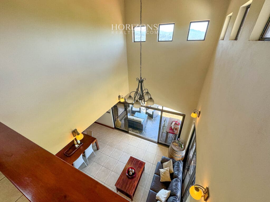 Vistas Panorámicas y Elegancia Casa en Condominio Gregal Curridabat nja1190