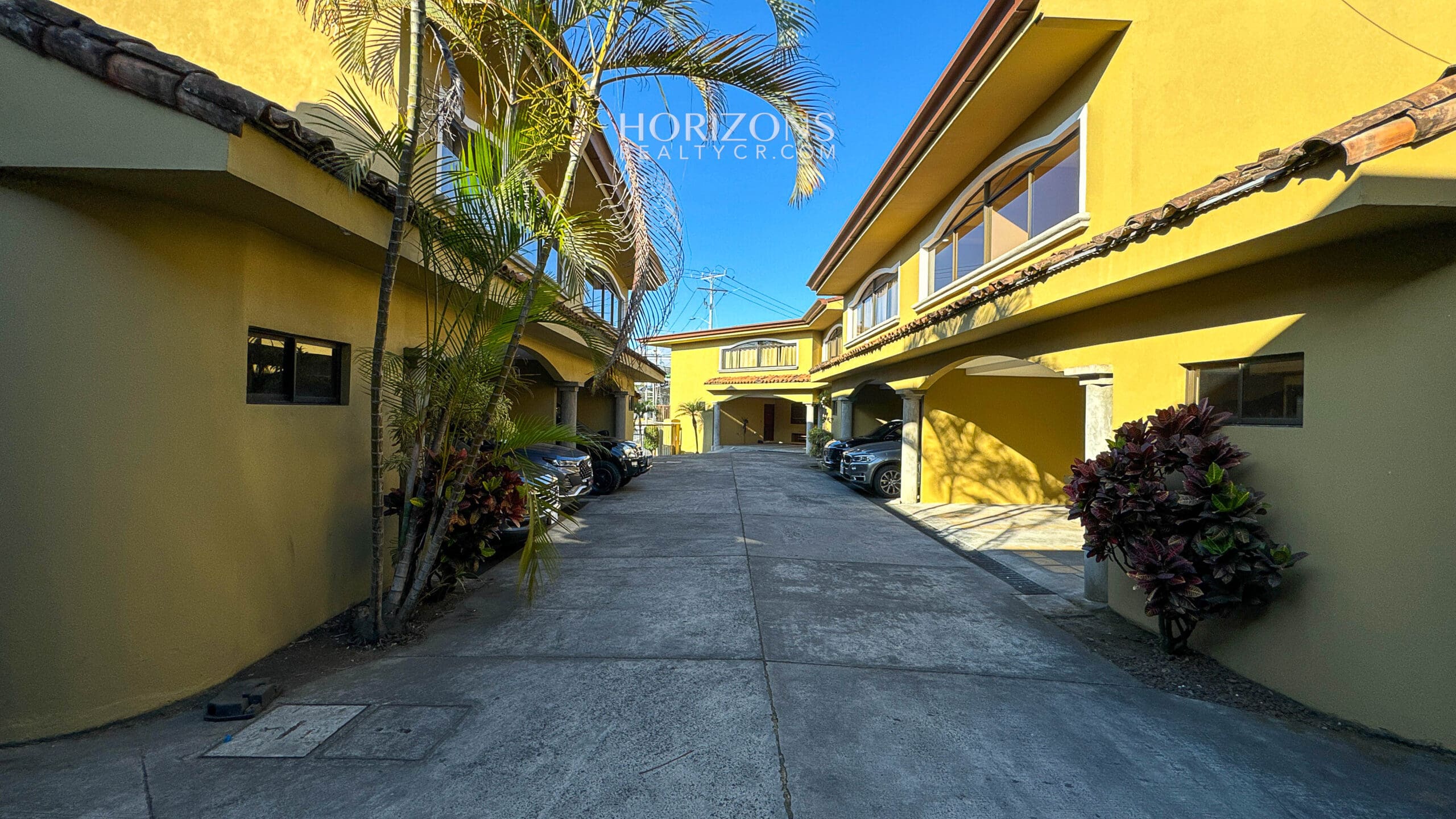 Se Vende Casa en Guayabos Curridabat 3 Habitaciones + C. Servicio en Condominio nja1196