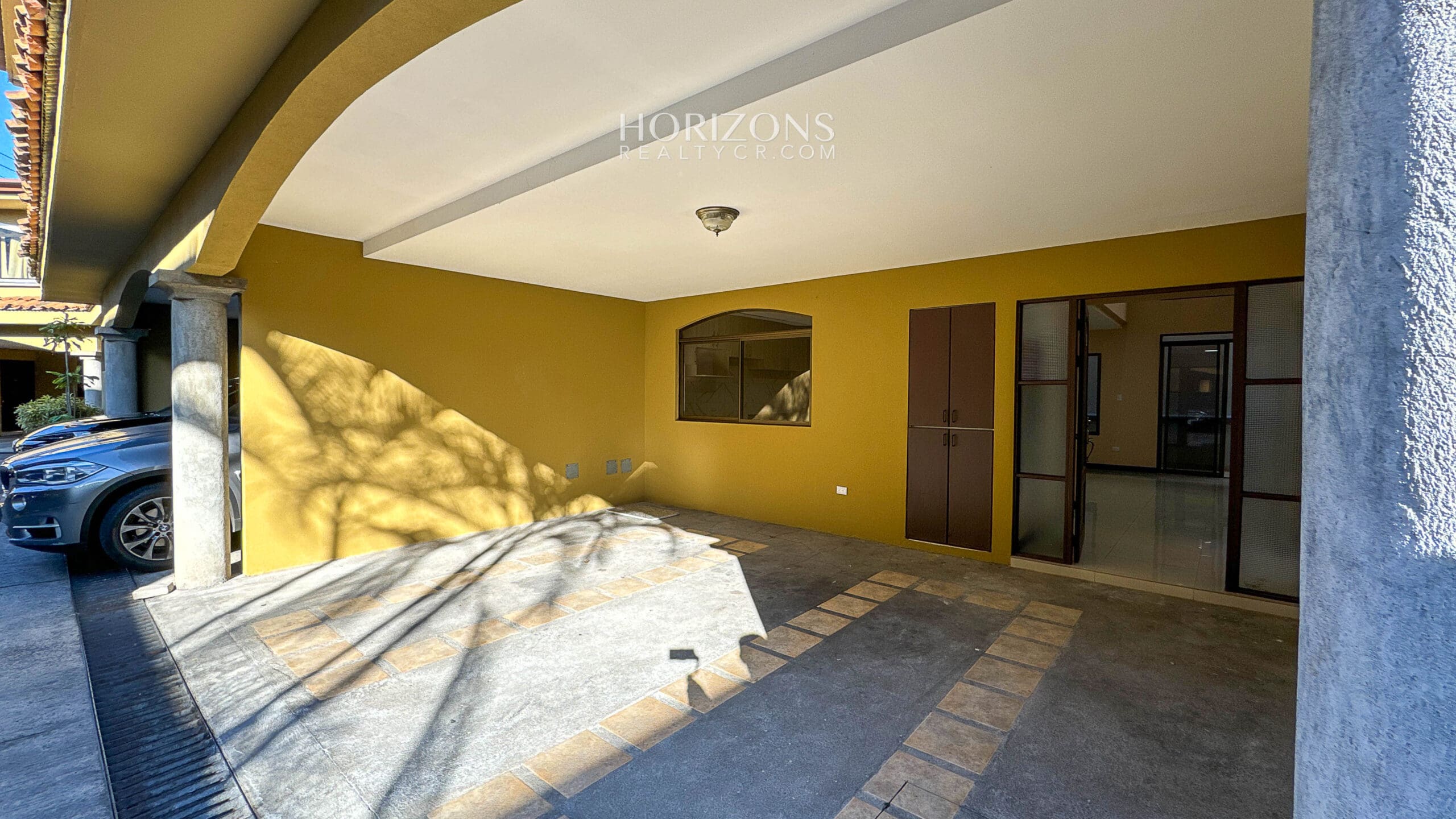 Se Vende Casa en Guayabos Curridabat 3 Habitaciones + C. Servicio en Condominio nja1196